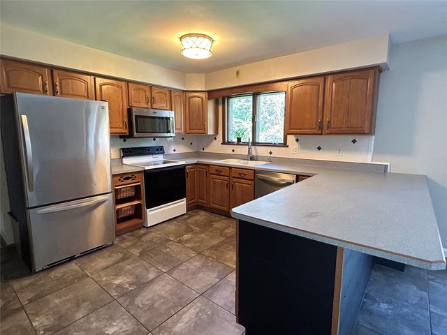 130 E ARLINGTON Road, Erie, PA 16509