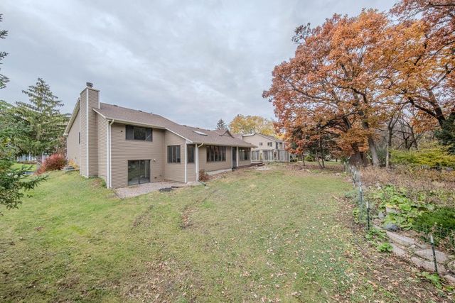 1568 Lakewood Drive N, Maplewood, MN 55119