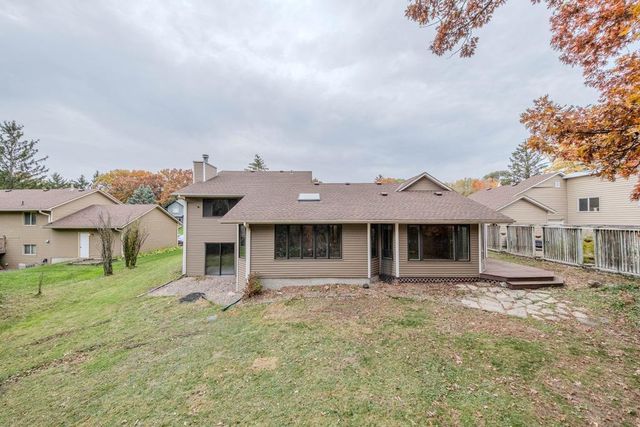 1568 Lakewood Drive N, Maplewood, MN 55119