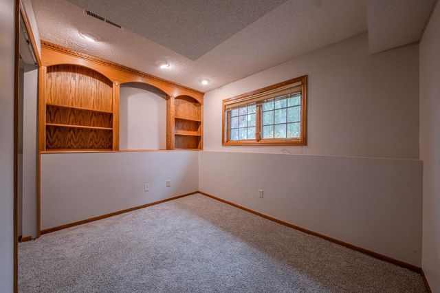 1568 Lakewood Drive N, Maplewood, MN 55119