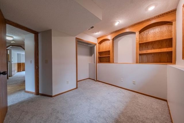 1568 Lakewood Drive N, Maplewood, MN 55119