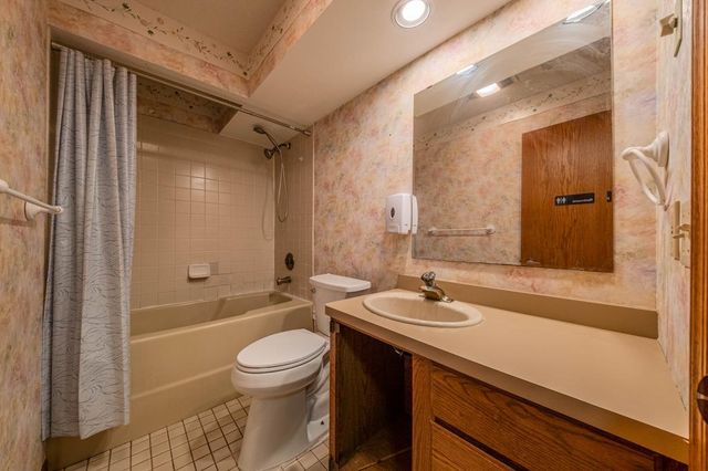 1568 Lakewood Drive N, Maplewood, MN 55119