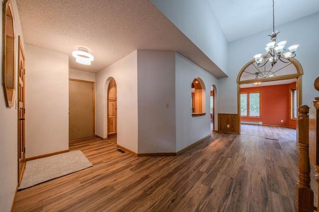 1568 Lakewood Drive N, Maplewood, MN 55119