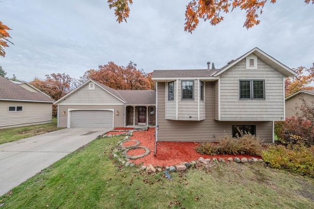 1568 Lakewood Drive N, Maplewood, MN 55119