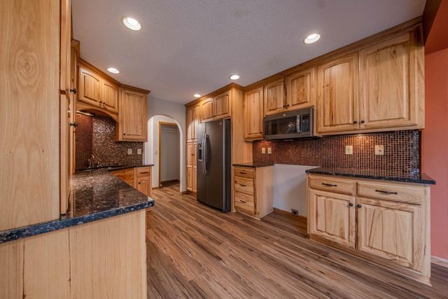 1568 Lakewood Drive N, Maplewood, MN 55119