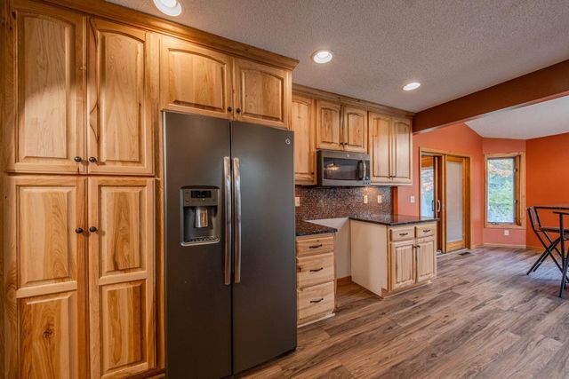 1568 Lakewood Drive N, Maplewood, MN 55119