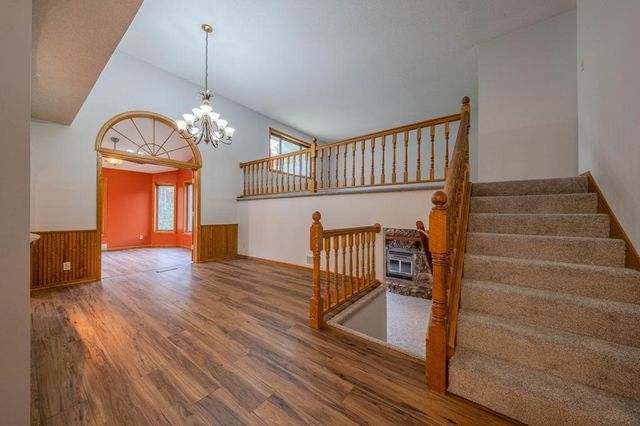 1568 Lakewood Drive N, Maplewood, MN 55119