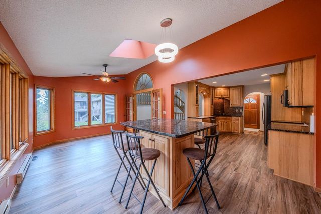 1568 Lakewood Drive N, Maplewood, MN 55119