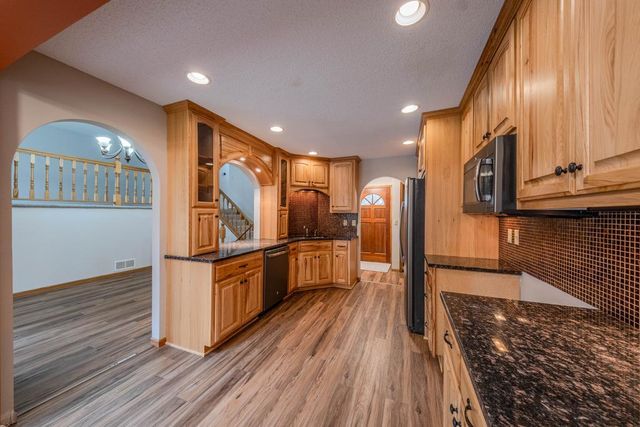 1568 Lakewood Drive N, Maplewood, MN 55119