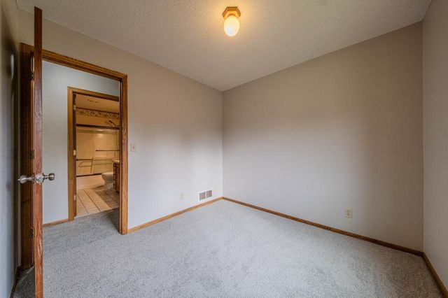 1568 Lakewood Drive N, Maplewood, MN 55119