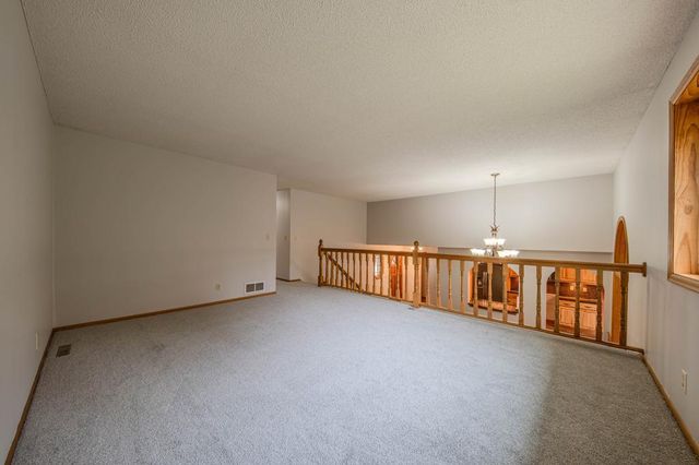 1568 Lakewood Drive N, Maplewood, MN 55119
