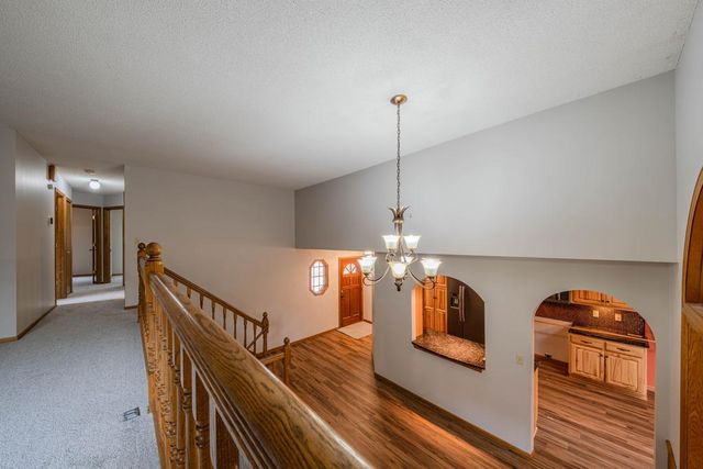 1568 Lakewood Drive N, Maplewood, MN 55119