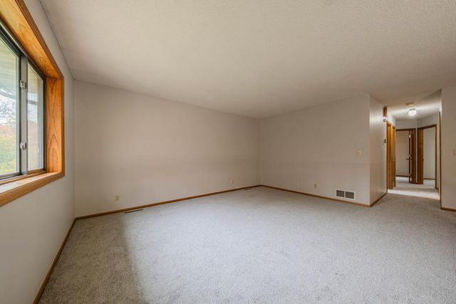 1568 Lakewood Drive N, Maplewood, MN 55119