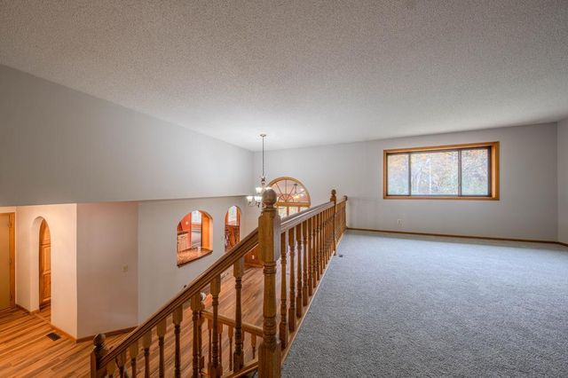 1568 Lakewood Drive N, Maplewood, MN 55119