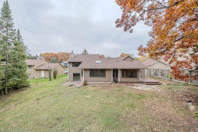 1568 Lakewood Drive N, Maplewood, MN 55119