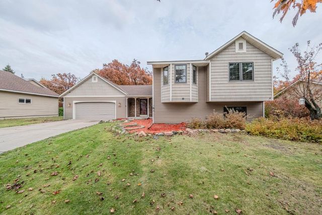 1568 Lakewood Drive N, Maplewood, MN 55119