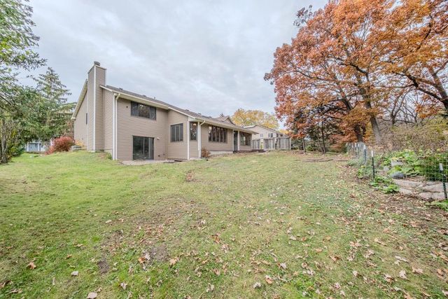 1568 Lakewood Drive N, Maplewood, MN 55119