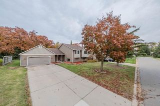 1568 Lakewood Drive N, Maplewood, MN 55119