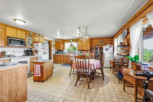15336 Oregon 62, Eagle Point, OR 97524