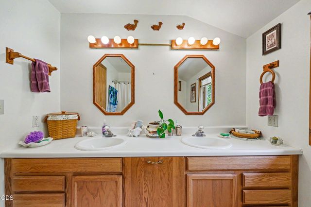 15336 Oregon 62, Eagle Point, OR 97524
