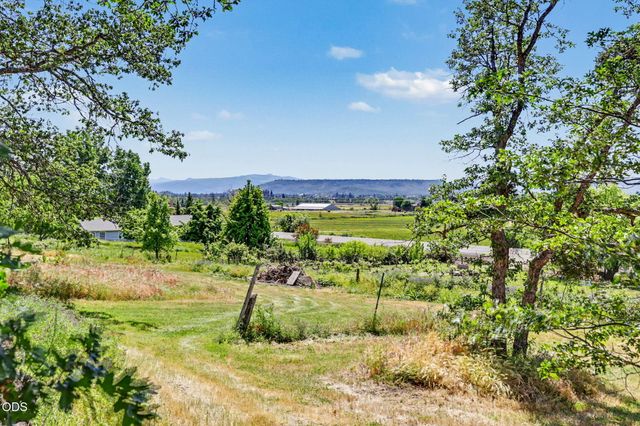 15336 Oregon 62, Eagle Point, OR 97524