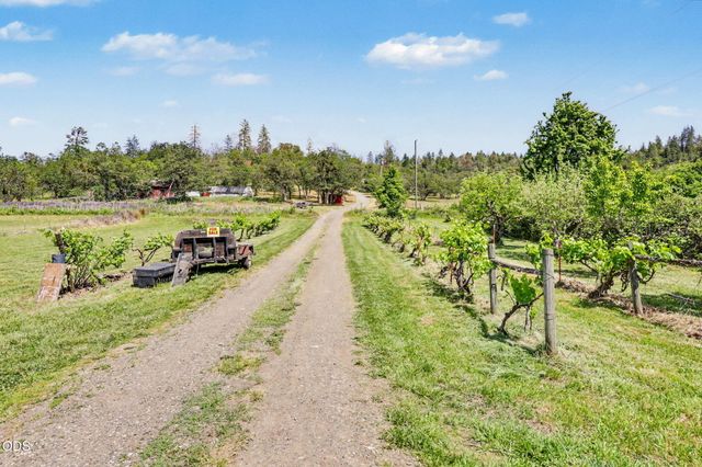 15336 Oregon 62, Eagle Point, OR 97524