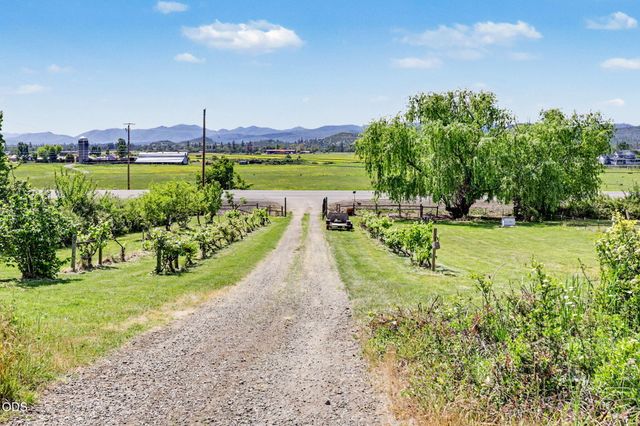 15336 Oregon 62, Eagle Point, OR 97524