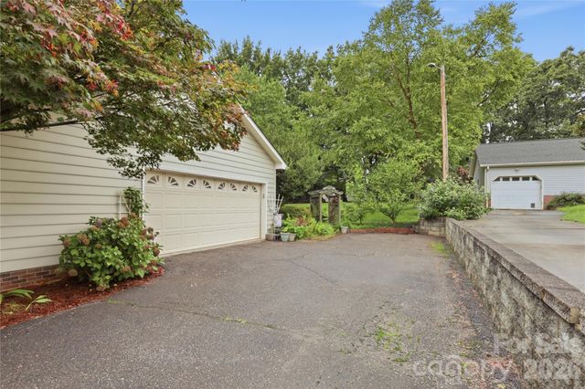 140 Eastwood Drive, Statesville, NC 28625
