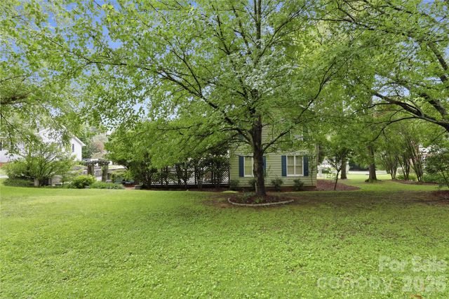 140 Eastwood Drive, Statesville, NC 28625