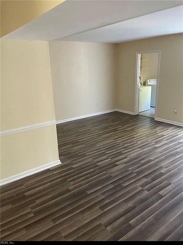 221 Bailiff Ct Unit B, Newport News, VA 23608