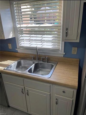 221 Bailiff Ct Unit B, Newport News, VA 23608