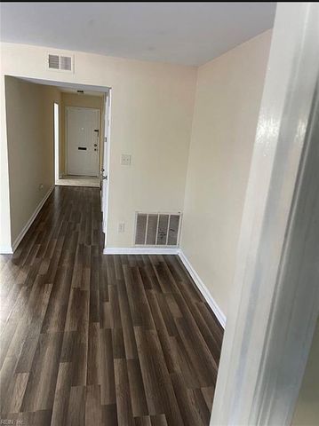 221 Bailiff Ct Unit B, Newport News, VA 23608
