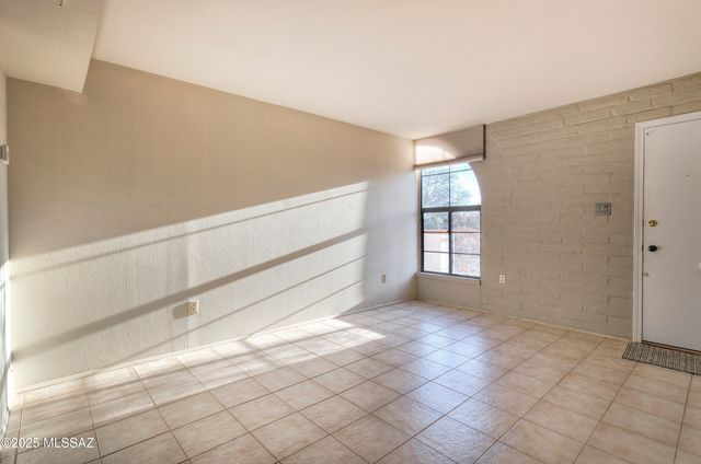 146 S Paseo Tierra Apt B, Green Valley, AZ 85614