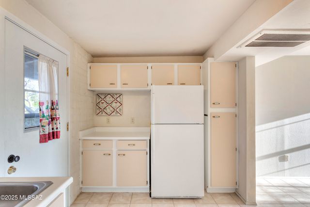 146 S Paseo Tierra Apt B, Green Valley, AZ 85614