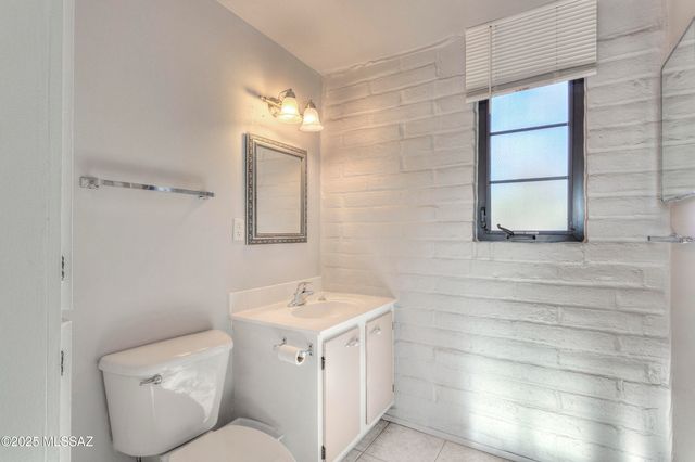 146 S Paseo Tierra Apt B, Green Valley, AZ 85614