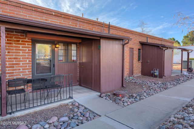 146 S Paseo Tierra Apt B, Green Valley, AZ 85614