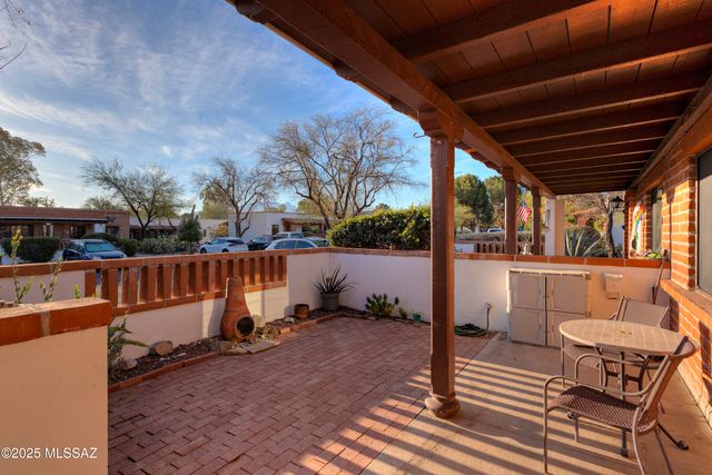 146 S Paseo Tierra Apt B, Green Valley, AZ 85614