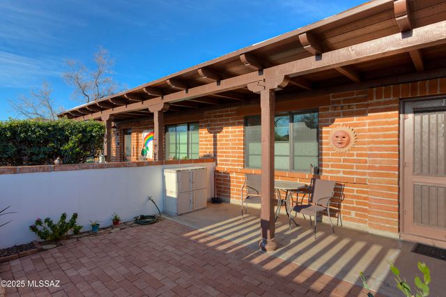 146 S Paseo Tierra Apt B, Green Valley, AZ 85614