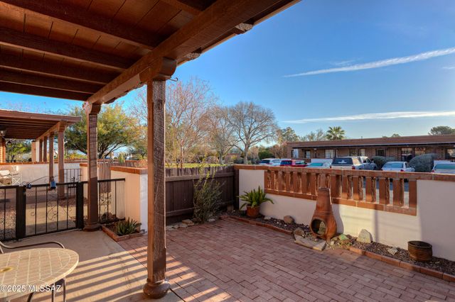 146 S Paseo Tierra Apt B, Green Valley, AZ 85614