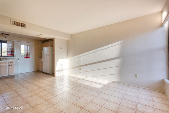 146 S Paseo Tierra Apt B, Green Valley, AZ 85614