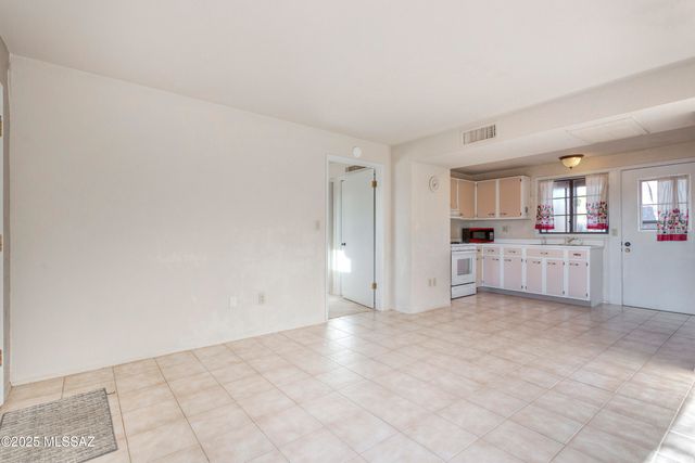 146 S Paseo Tierra Apt B, Green Valley, AZ 85614