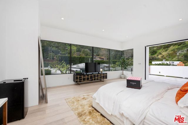 2048 N Beverly Drive, Beverly Hills, CA 90210