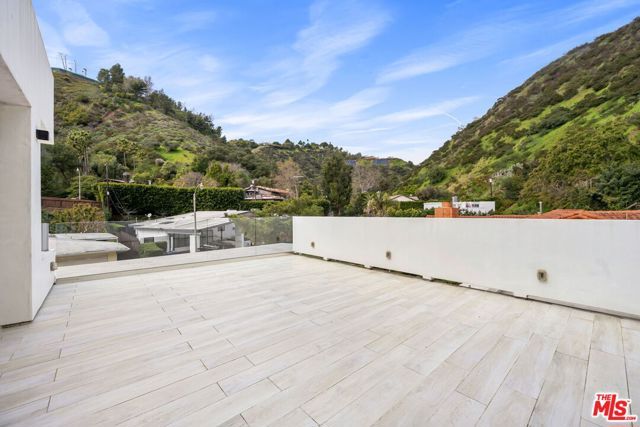2048 N Beverly Drive, Beverly Hills, CA 90210