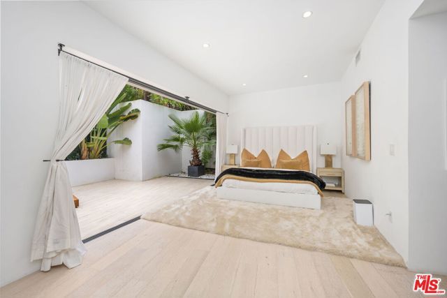 2048 N Beverly Drive, Beverly Hills, CA 90210