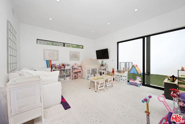 2048 N Beverly Drive, Beverly Hills, CA 90210