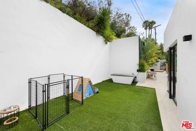 2048 N Beverly Drive, Beverly Hills, CA 90210