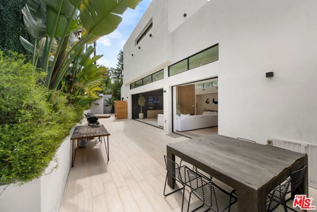 2048 N Beverly Drive, Beverly Hills, CA 90210