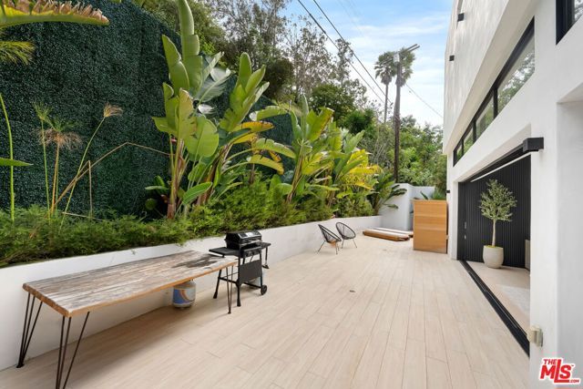 2048 N Beverly Drive, Beverly Hills, CA 90210