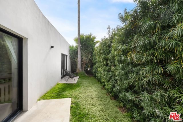 2048 N Beverly Drive, Beverly Hills, CA 90210