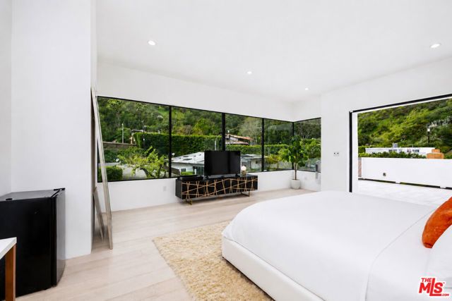 2048 N Beverly Drive, Beverly Hills, CA 90210